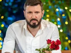 Като куче с обратна захапка е Мартин Елвиса: Коя си нарочи да му стане любовница, не я пуска! (Снимки)