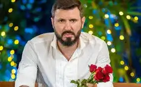 Като куче с обратна захапка е Мартин Елвиса: Коя си нарочи да му стане любовница, не я пуска! (Снимки)