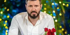 Като куче с обратна захапка е Мартин Елвиса: Коя си нарочи да му стане любовница, не я пуска! (Снимки)