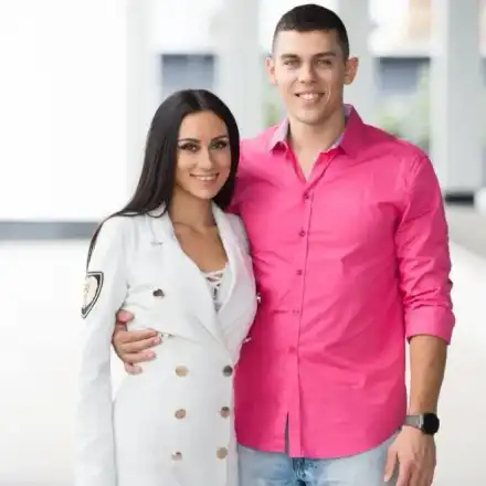 Кики и Емо чакат бебе