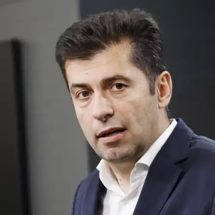 Кирил Петков бяга в Канада, за да спаси брака си с Линда