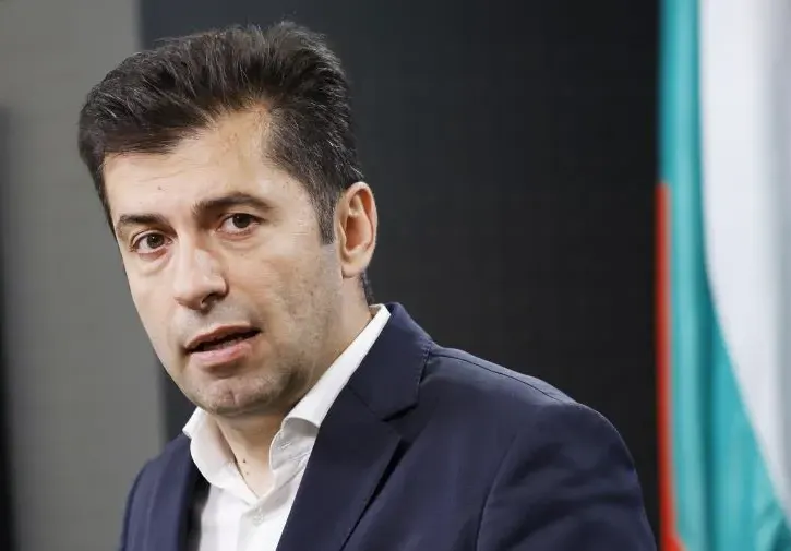 Кирил Петков бяга в Канада, за да спаси брака си с Линда