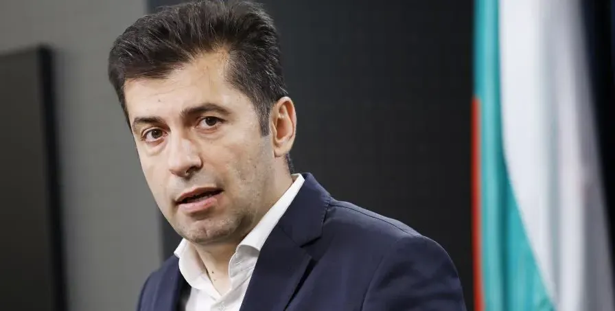 Кирил Петков бяга в Канада, за да спаси брака си с Линда