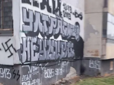 Кой и кога ще изчисти нацистките символи от гимназията "Асен Златаров" в Княжево