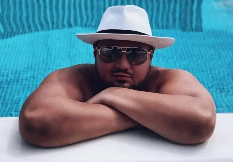 Кой издържа фалиралия  Християн Гущеров?