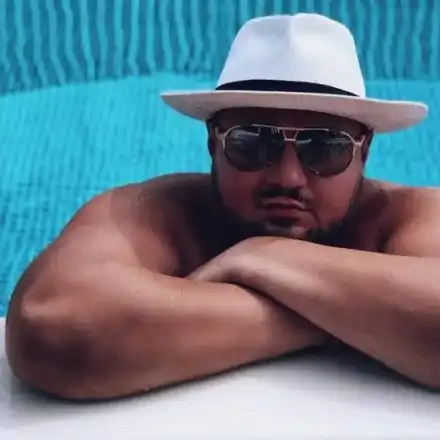 Кой издържа фалиралия  Християн Гущеров?