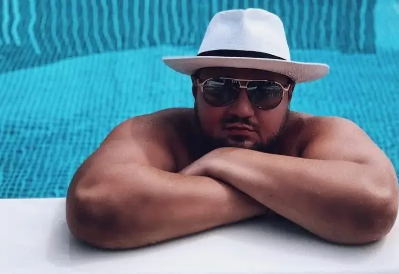 Кой издържа фалиралия  Християн Гущеров?