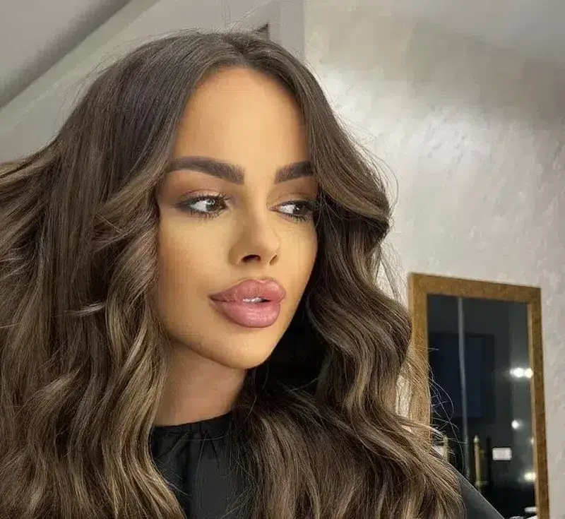 Край на спекулациите! Сузанита забрави Марк, показа новия (Горещо фото)