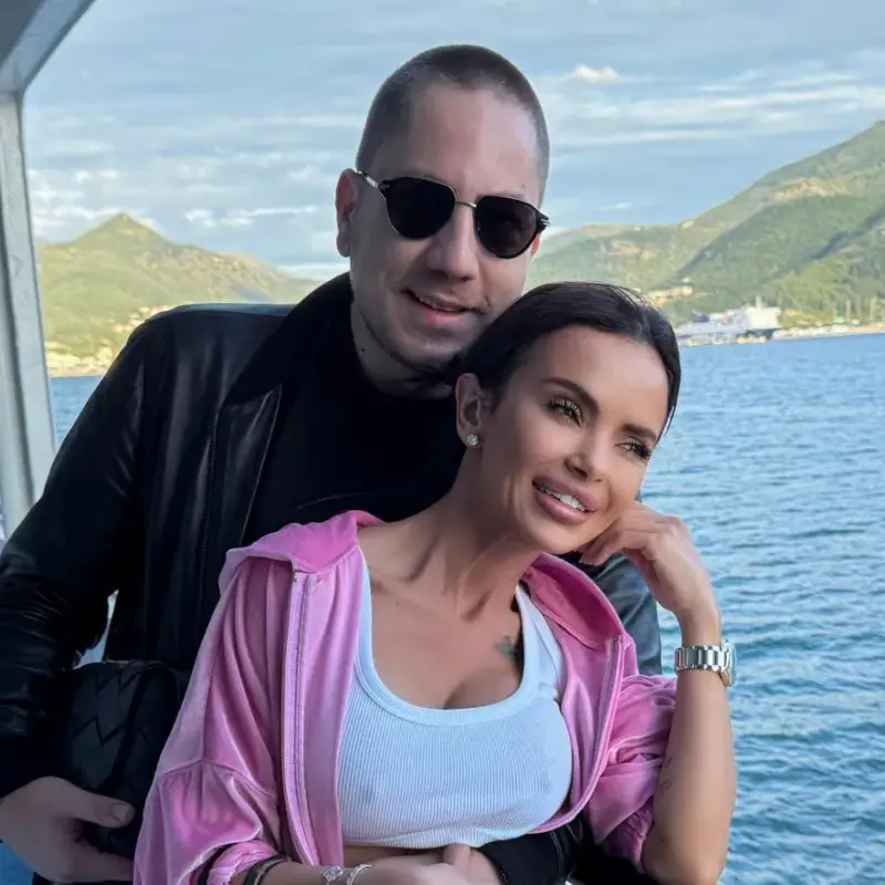 Кралицата на фолка в нова приказка: Мария и новият й избраник разпускат като холивудска двойка!