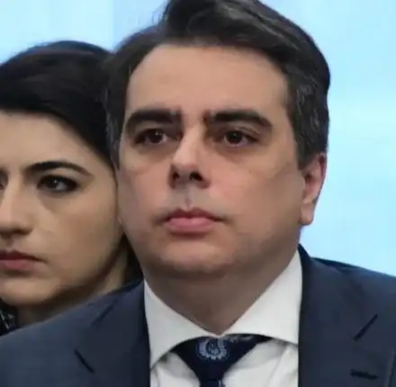 Лена Бориславова и Асен Василев дърпали конците на арестувания зам.-кмет на София