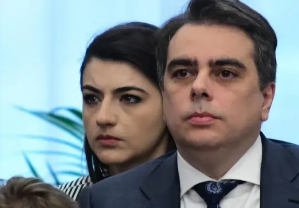 Лена Бориславова и Асен Василев дърпали конците на арестувания зам.-кмет на София