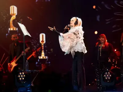 Лили, СПРИ да се излагаш! 10 000 души преживяха резила на певицата на наградите на БГ Радио