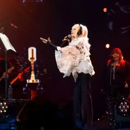 Лили, СПРИ да се излагаш! 10 000 души преживяха резила на певицата на наградите на БГ Радио