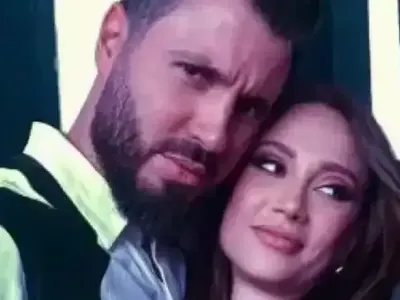 Любомира се натиска  на Мартин Елвиса