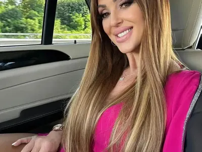 Младо гадже глези Глория на море