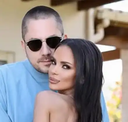 Може да съм капелáта, но и аз съм от селата: Мара Отварачката и младокът й потресоха със селфи от... кенефа! (СНИМКИ)