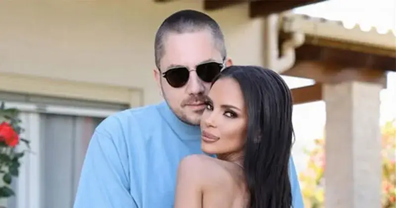 Може да съм капелáта, но и аз съм от селата: Мара Отварачката и младокът й потресоха със селфи от... кенефа! (СНИМКИ)