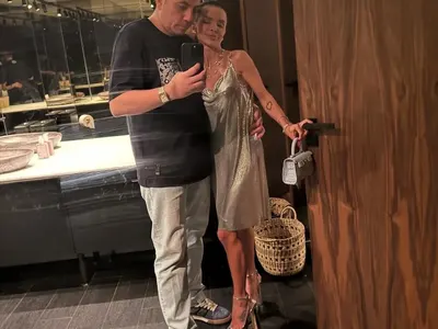 Може да съм капелáта, но и аз съм от селата: Мара Отварачката и младокът й потресоха със селфи от... кенефа! (СНИМКИ)