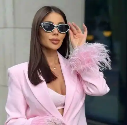 Надига се бунт: Даниела ще учи жените на курвалък