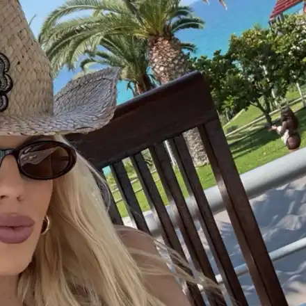 Натали Трифонова пече бременно коремче в Гърция