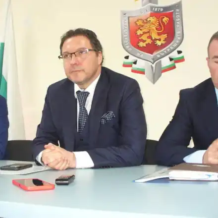 Нещо се мъти: Шефовете на МВР отлетяха за САЩ