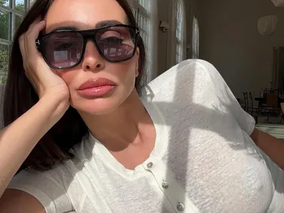 Ники Михайлов на плажа с малката за ЧРД