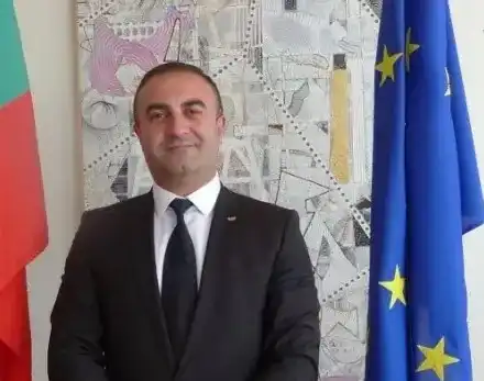 Новият зам.-министър на културата направил пари от сладкиши в Москва