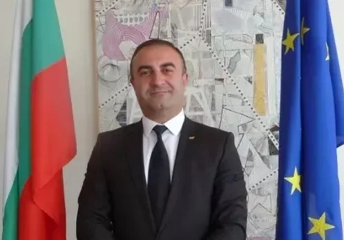 Новият зам.-министър на културата направил пари от сладкиши в Москва