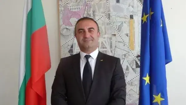 Новият зам.-министър на културата направил пари от сладкиши в Москва