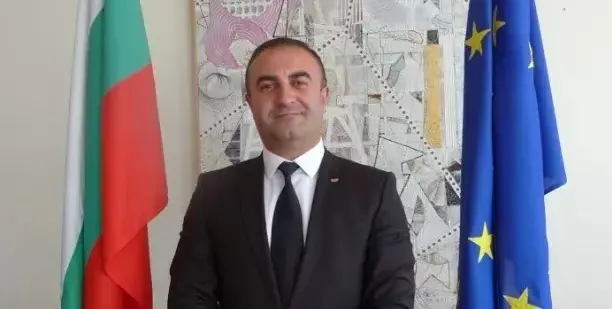 Новият зам.-министър на културата направил пари от сладкиши в Москва