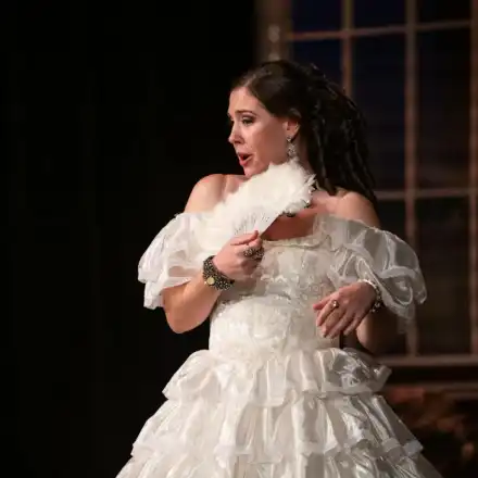 Опера в Летния театър:  Любимата ученичка на Райна Кабаиванска като Виолета в „Травиата“