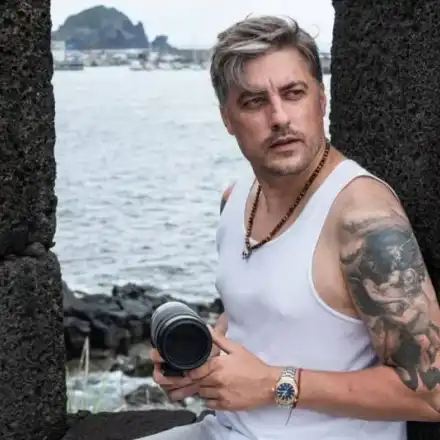 От кражба на банани в Куала Лумпур до затвора в Белене: Неразказаните крайности на Владо Карамазов