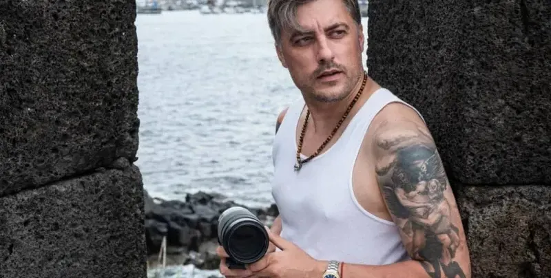 От кражба на банани в Куала Лумпур до затвора в Белене: Неразказаните крайности на Владо Карамазов