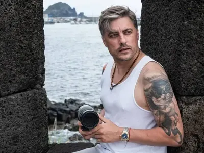 От кражба на банани в Куала Лумпур до затвора в Белене: Неразказаните крайности на Владо Карамазов