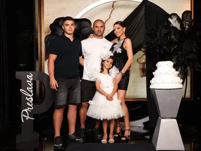 Павел на Преслава все пак се появи на рождения й ден: Фенове обаче го попиляха! (ето защо - СНИМКИ)