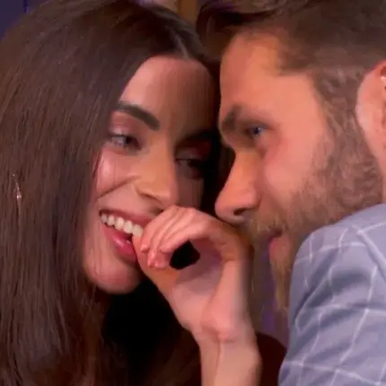 Помните ли украинката Мария Чекмарьова, която едва не „отпраска“ Алек на пейката: Бременна е и ще ражда от... (СНИМКИ)