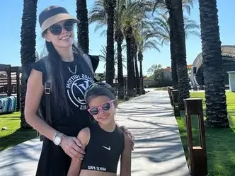 Преслава откри сезона на басейн СЕКСИ ВИДЕО