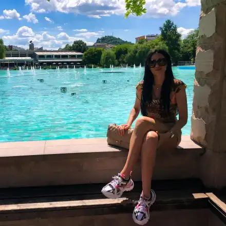 Психоложката на ЦСКА показа прелести (Снимки)