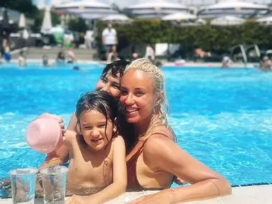 Радина Кърджилова  откри летния сезон с  децата край басейна