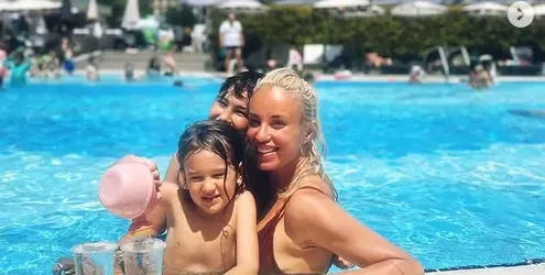 Радина Кърджилова  откри летния сезон с  децата край басейна