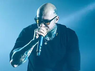 Рапърът FYRE излиза на боксовата арена