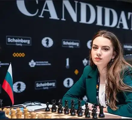 Шахматната царица Нургюл Салимова изпитва паника от самолети,  но е заклет шоколадохолик!