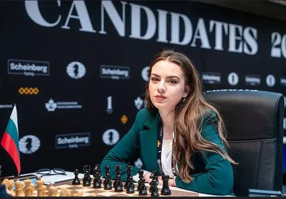 Шахматната царица Нургюл Салимова изпитва паника от самолети,  но е заклет шоколадохолик!