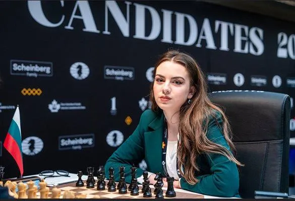 Шахматната царица Нургюл Салимова изпитва паника от самолети,  но е заклет шоколадохолик!