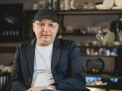 Шеф Манчев върти и автосервиз