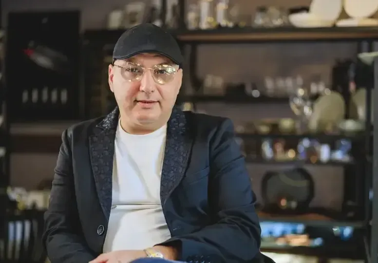 Шеф Манчев върти и автосервиз