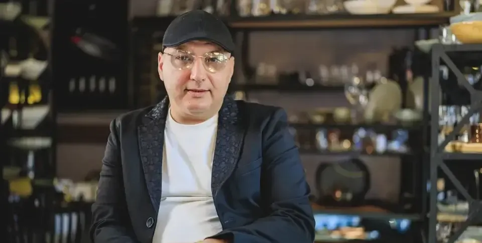 Шеф Манчев върти и автосервиз