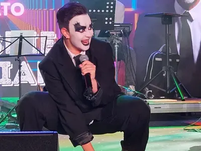 Щерката на Мариан Бачев 1:1 с Роби Уилямс (Снимки)