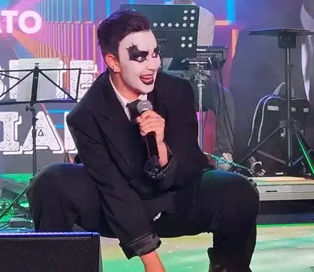 Щерката на Мариан Бачев 1:1 с Роби Уилямс (Снимки)