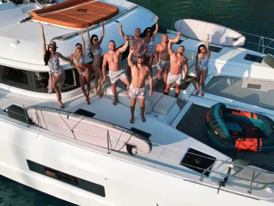 ЩО ТАКА?! Бачорски игнорираха кръстницата Рупецова: Заминаха по двойки на катамаран, но за Даниела нямало мъж! (СНИМКИ)